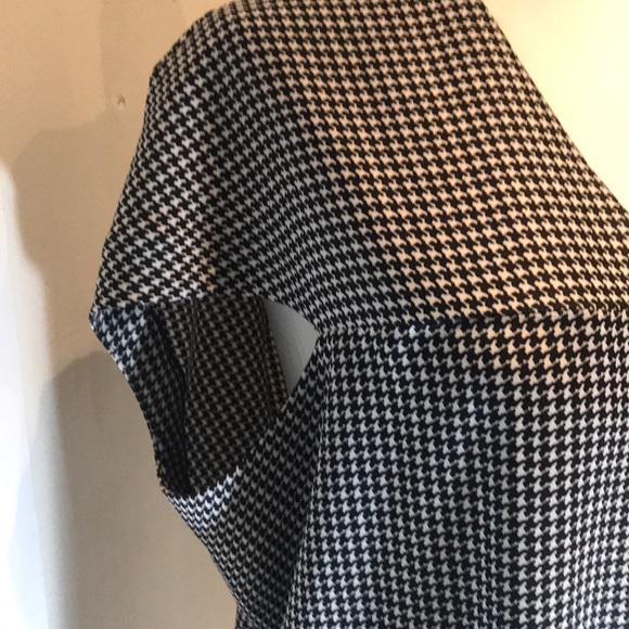 “CLUB MONACO” Tunic Style Black and White Dress. - Picture 6 of 14